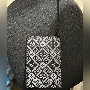 Louis Vuitton Accessory pouch